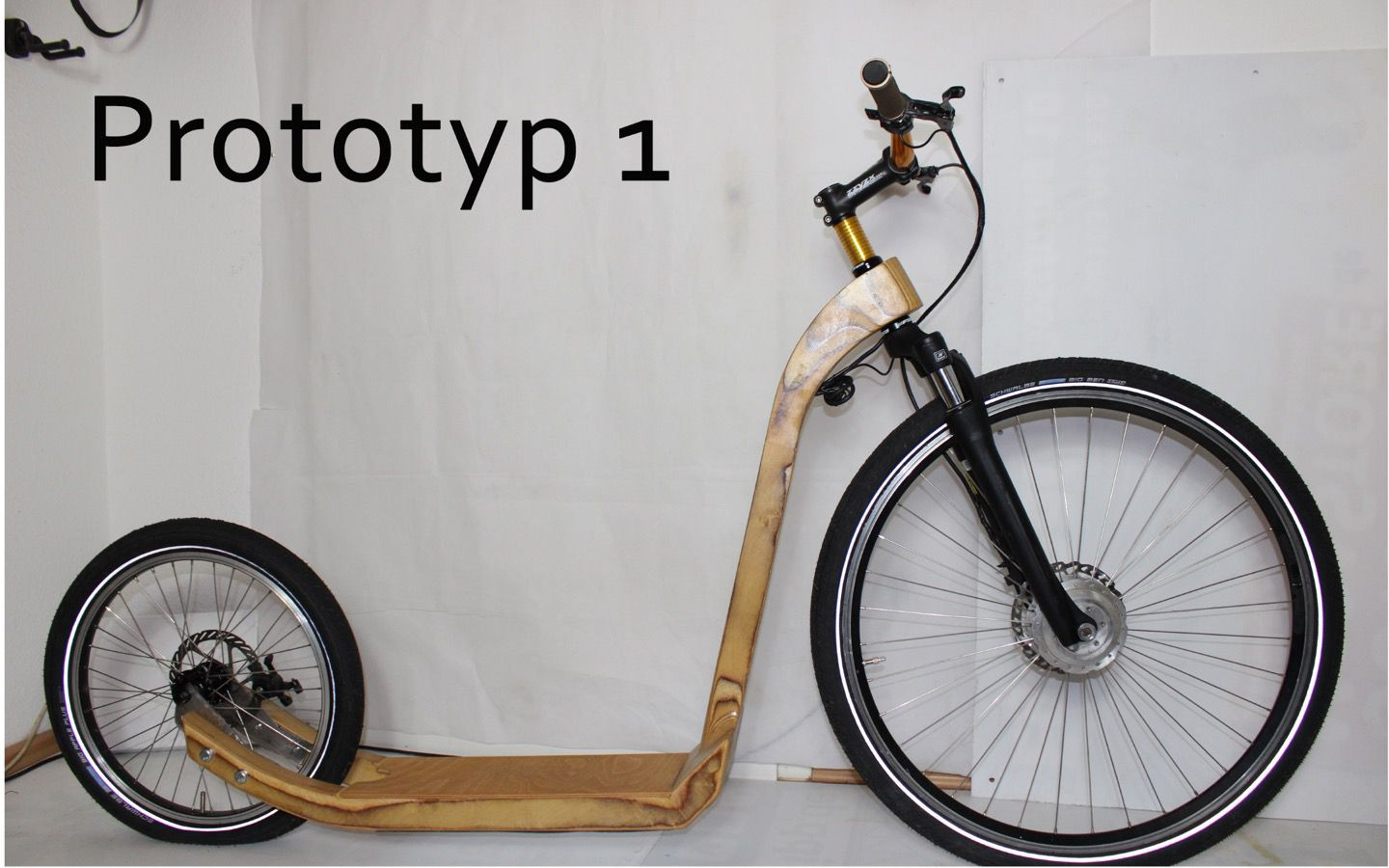Electro-bicicleta de madera