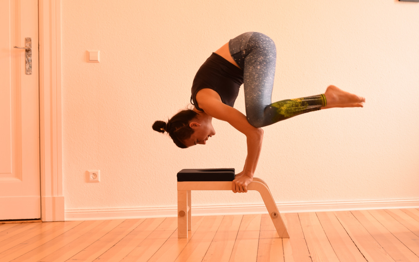 SIYA YOGA Headstand Stool